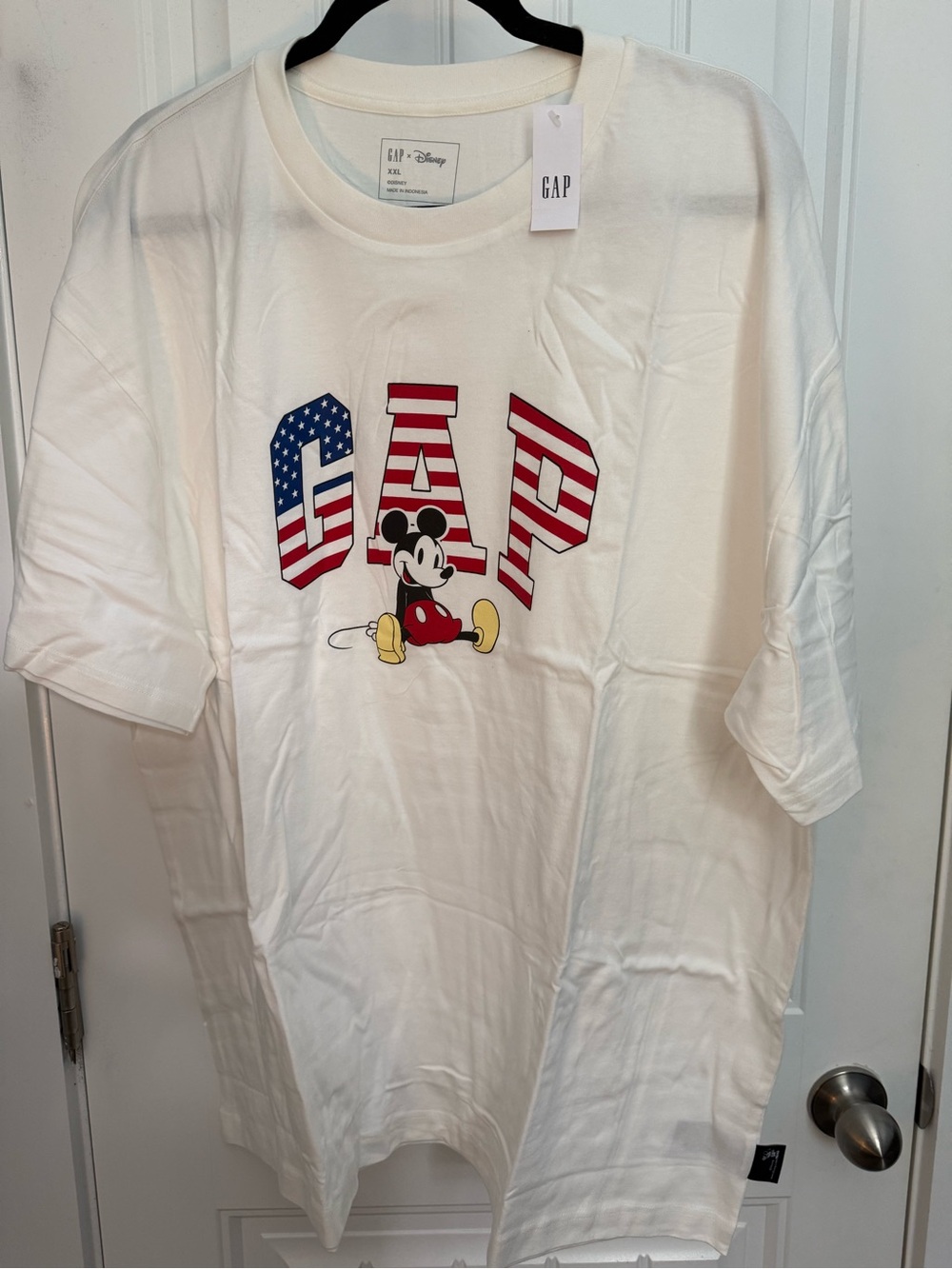 GAP x Disney Men's White Mickey Graphic Tee